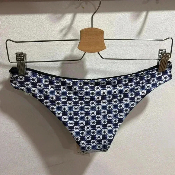 Sensible Graves Bikinis Tori Reversible Bikini Bottoms - Zen Out/Black - Picture 4 of 4